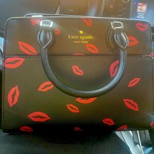 Kate spade small satchel comes with everything brand new never worn nothing open